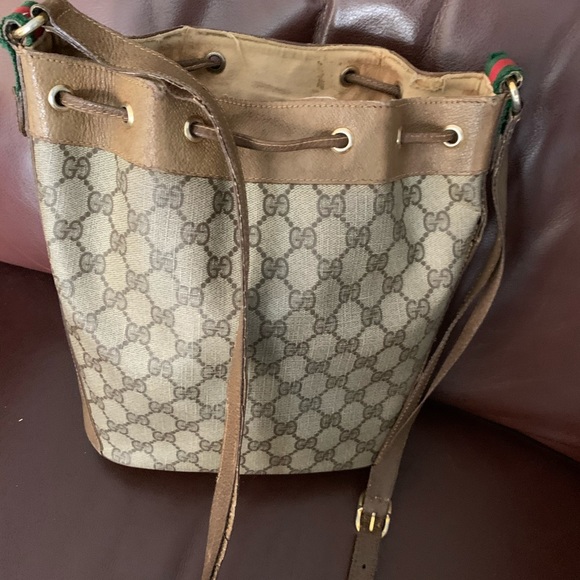 Authentic Gucci - Picture 5 of 11